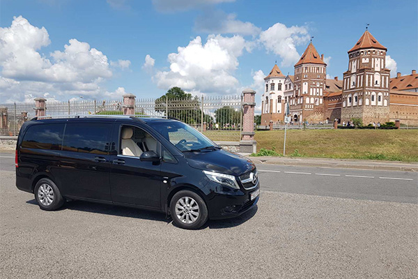 Поездка в Мирский замок на минивэне